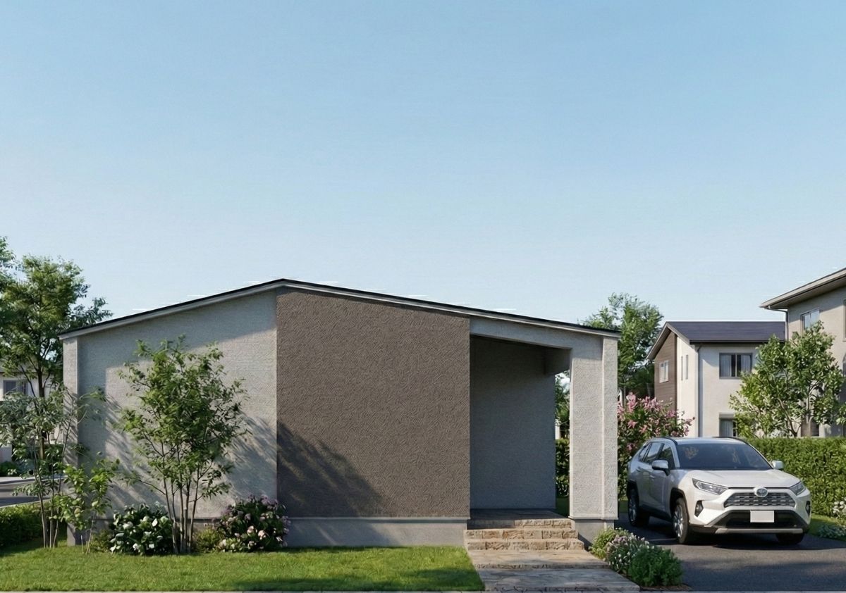 アステホームが手掛けたモダンな平屋の外観。グレーの吹付仕上げの外壁と片流れ屋根が特徴的。植栽と石畳のアプローチ、駐車場を配した外構デザイン。